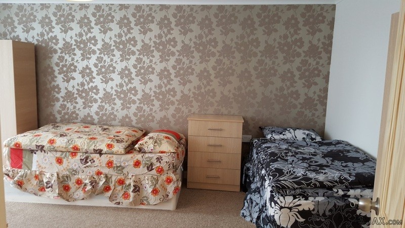 Room share for men, Zone 2, Poplar