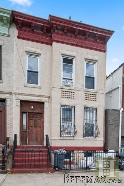 4 bedroom Town House For Sale: 1715.. - 2