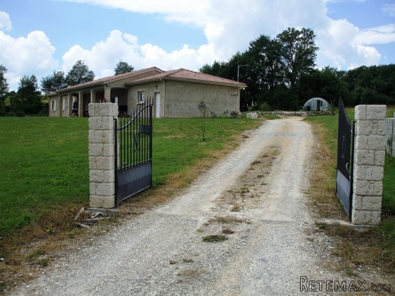 A 5 Bedroom Modern Property With Double.. - 2