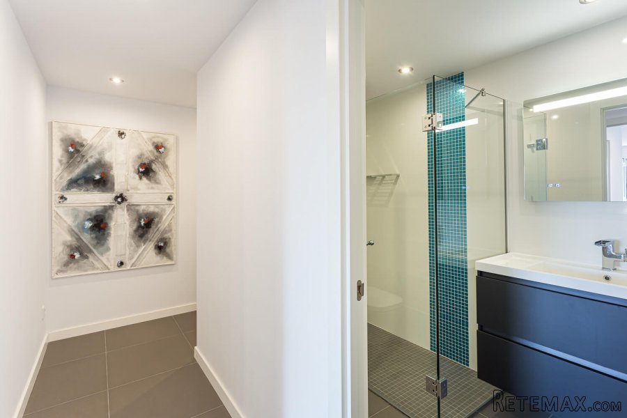 Spacious south facing apartment with terrace and parking in.. - 2