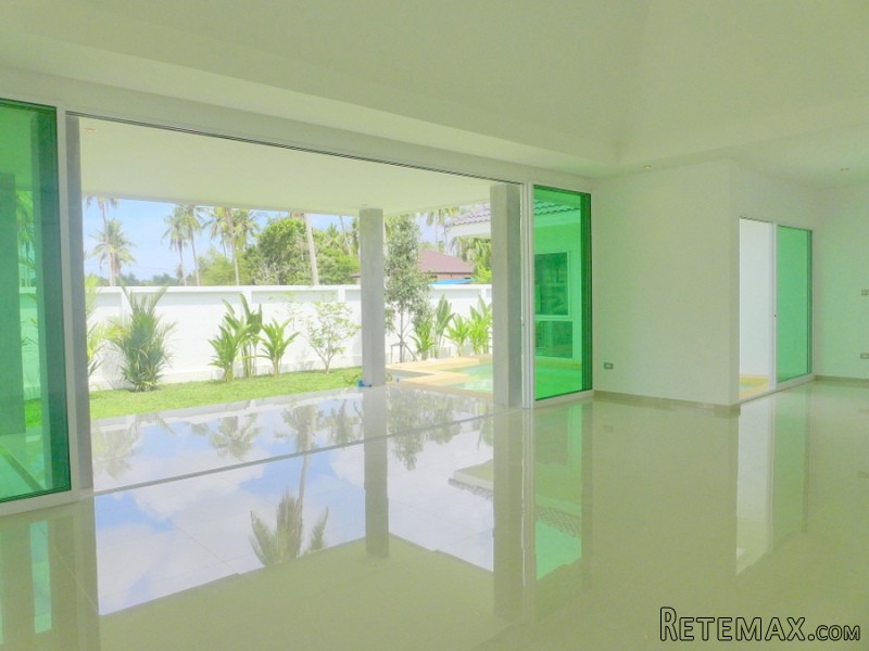 Brand-new designer 2 bedroom pool home.. - 2