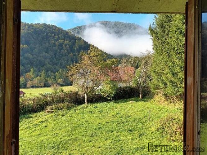 Velika kuća pored Kupe sa 2385 m2 okućnice - 3