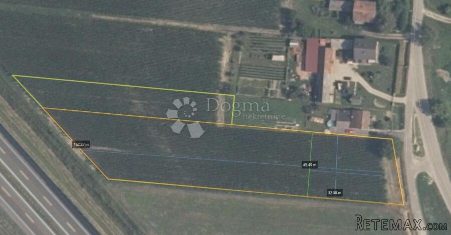 Zemljište Okešinac 7.111 m², građevinsko + poljopr. - 3