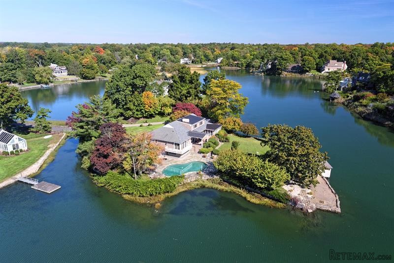 4 bedroom House For Sale: 833 Taylors..