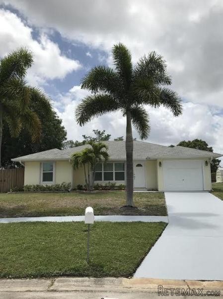 474 Ne Donita Ct, Port Saint Lucie, FL..