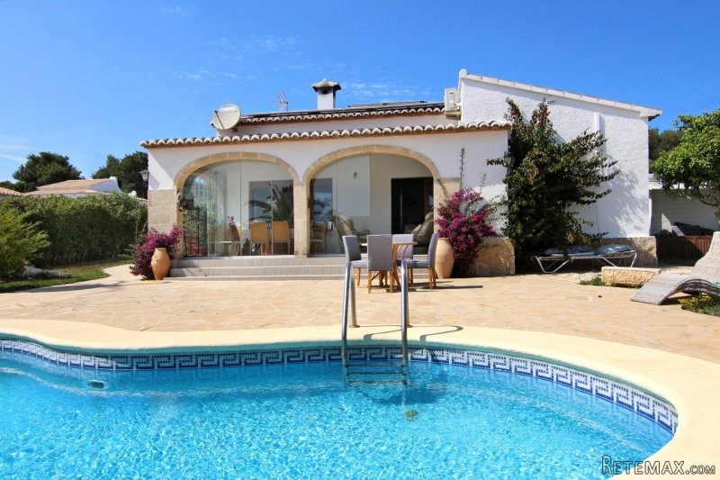 Beautifully renovated 3 bedroom villa.. - 2