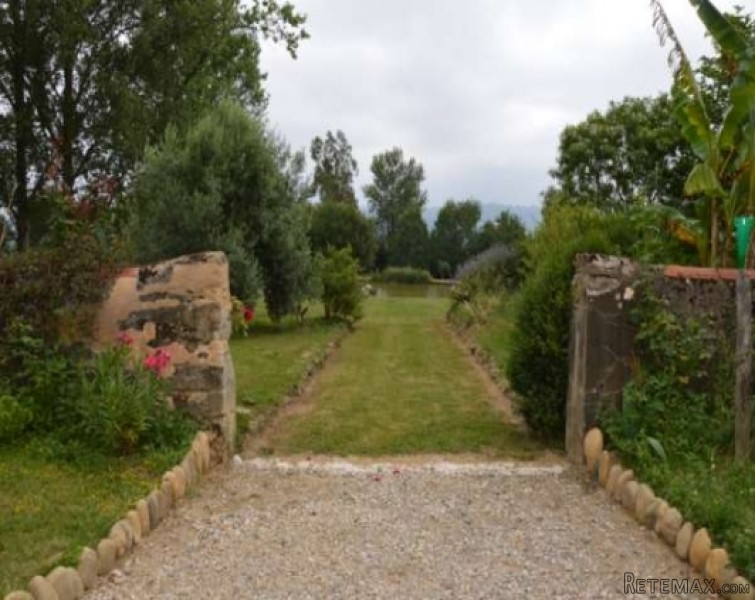 Superbly restored farmhouse with lake.. - 2