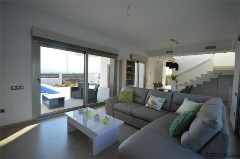 3 bedroom detached house for sale - 2