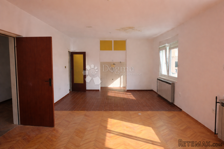 PRILIKA! Prostran 3-soban stan za renovaciju – Njivice - 3