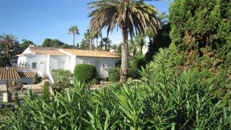 bonito bungalow situado en una buena zona de calpe..