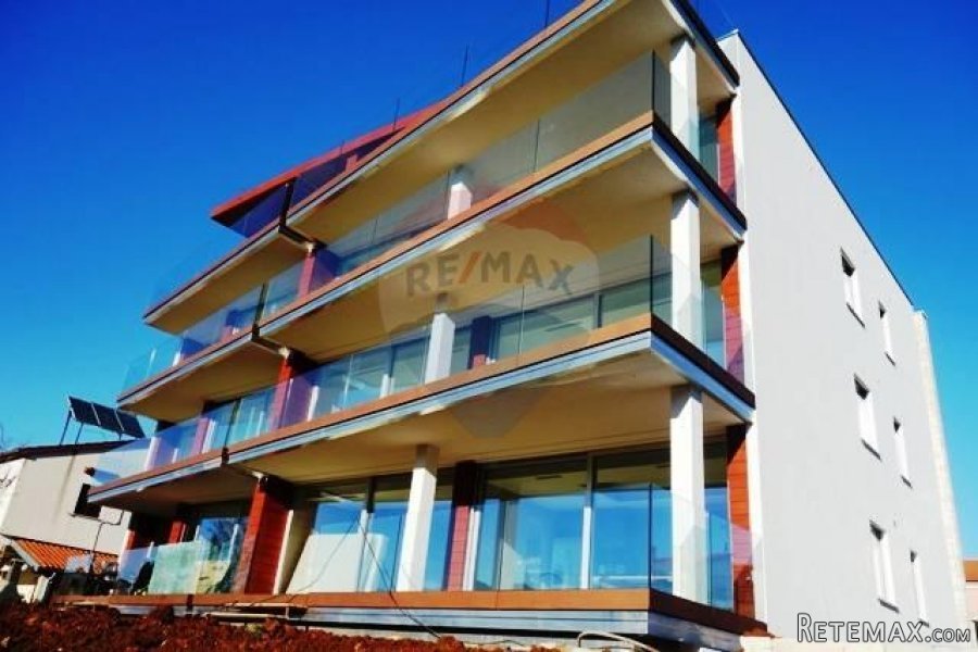 KVALITETAN PENTHOUSE U ROVINJU - BLIZINA PLAŽE - 3