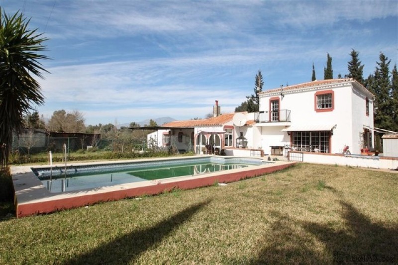 4 Bedrooms - Villa - Malaga - For Sale