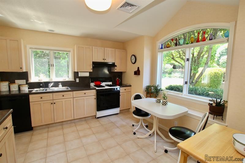 2 bedroom House For Sale: 716 Heritage.. - 2