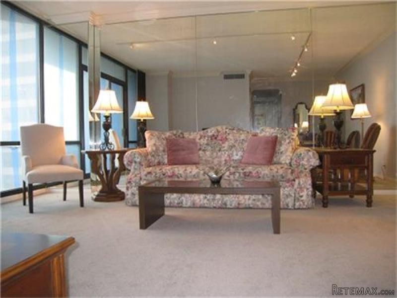 2 bedroom Flat For Sale: 14 Greenway..