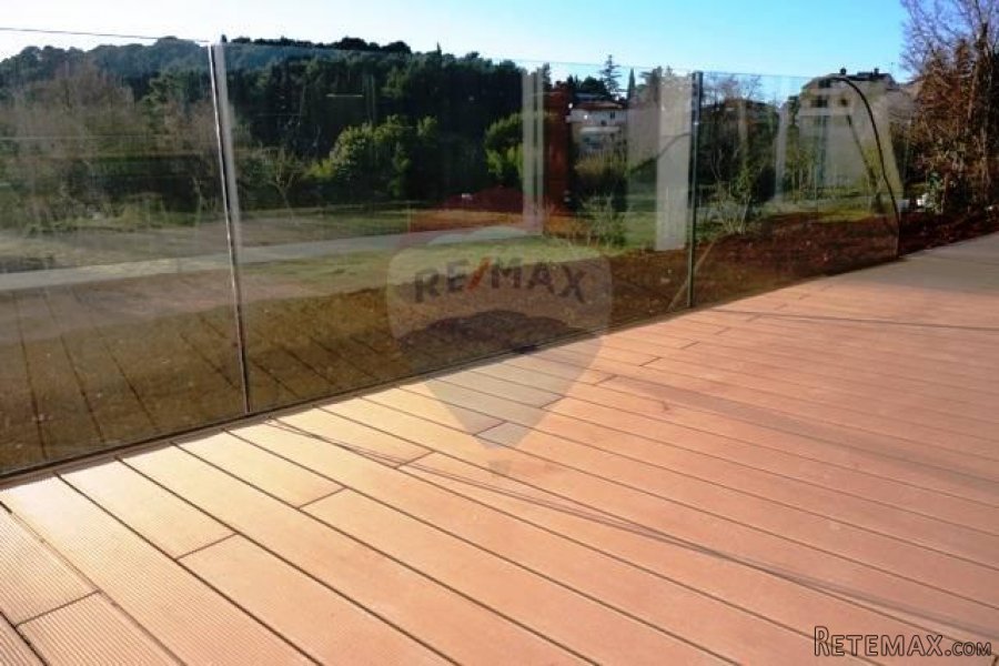 KVALITETAN PENTHOUSE U ROVINJU - BLIZINA PLAŽE - 10