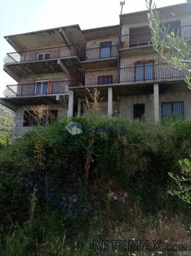 Split, Podstrana, rohbau kuća 265 m2, 10 jedinica!