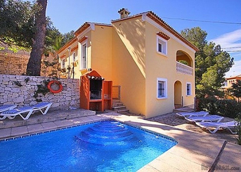 4 Bedrooms - Villa - For Sale