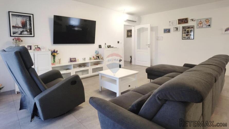 Istra, Loborika - samostojeća kuća 225m2 - 2