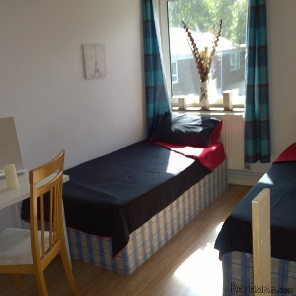 Live In East London - Comfortable..