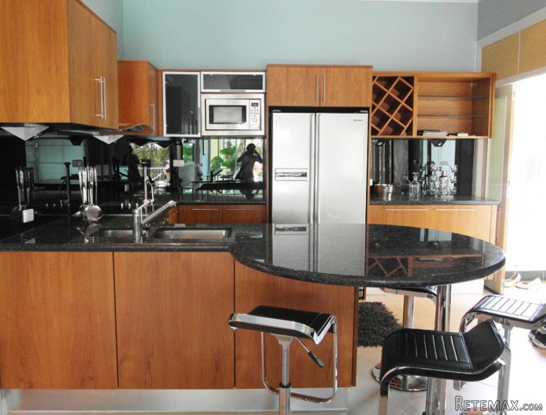 Top luxury 3-bedroom condo at central.. - 2