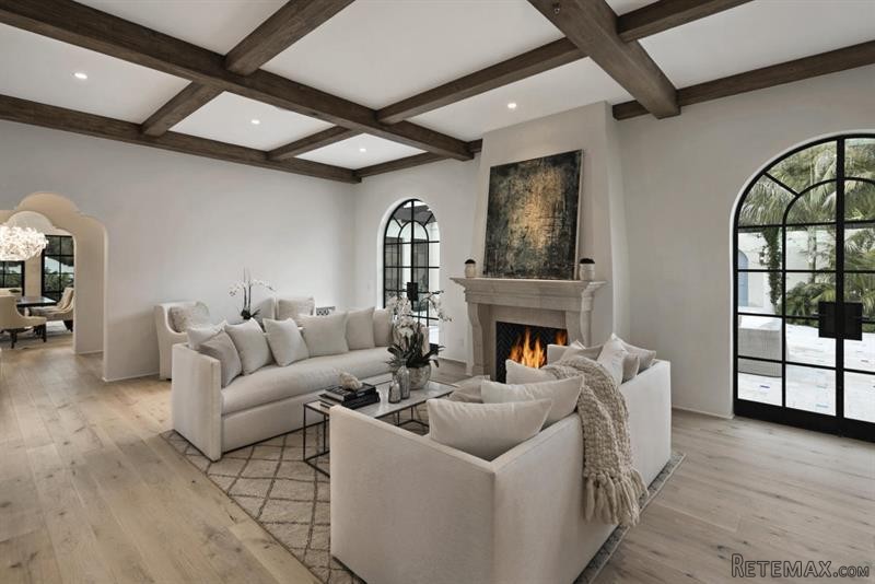 5 bedroom House For Sale: 1084 Golf Rd