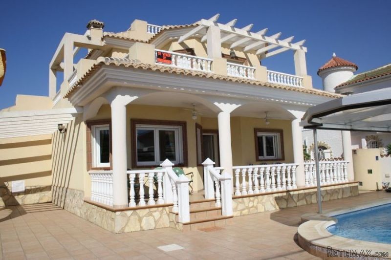 Villa for sale in Los Urrutias