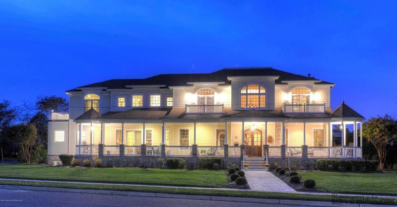 5 bedroom Detached House For Sale: 18..