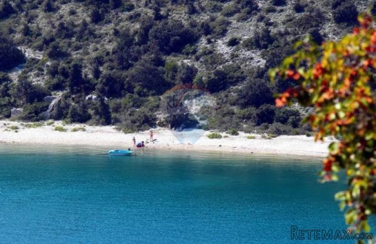 ISTRA, RAKALJ GRAĐEVINSKO ZEMLJIŠTE - 2