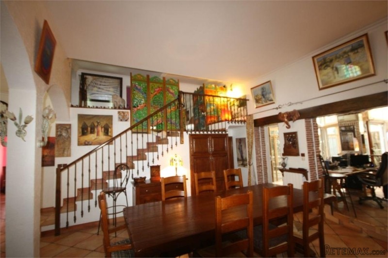 Superb Town House Split Into 3.. - 2