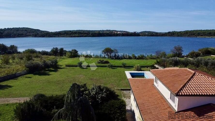 PRVI RED DO MORA, POTPUNA PRIVATNOST