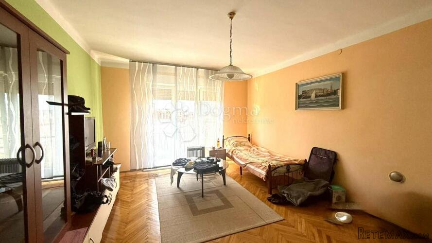 EKSKLUZIVNO , LABIN, stan u strogom centru - 2