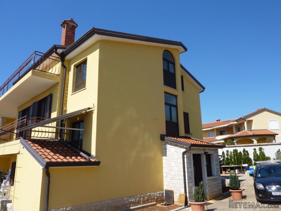 Velika obiteljska kuća sa 4 stana u blizini Poreča - 3