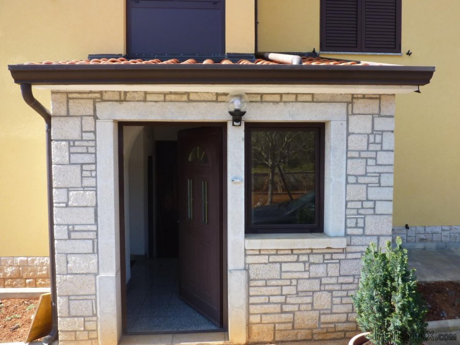 Velika obiteljska kuća sa 4 stana u blizini Poreča - 4