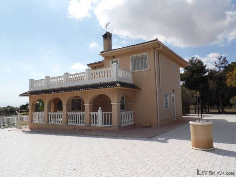 4 Bedrooms - Villa - Alicante - For Sale
