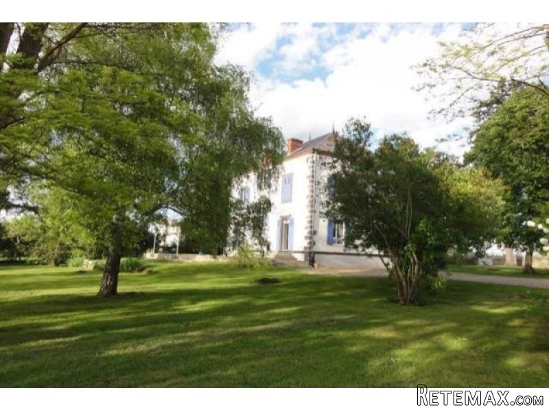 8 bedroom House For Sale: 03800 GANNAT