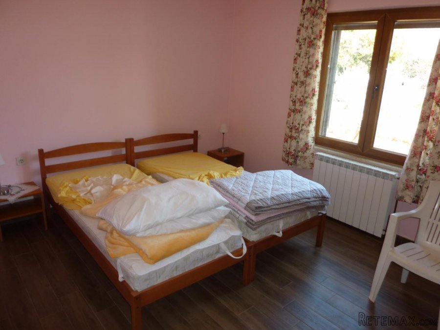 Velika obiteljska kuća sa 4 stana u blizini Poreča - 9
