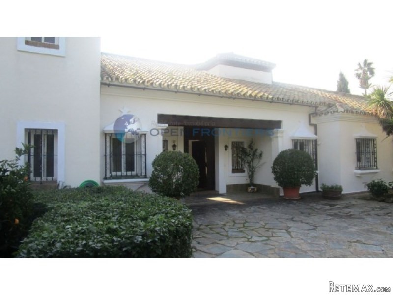 Villa On A Superb Plot In Paseo Del..