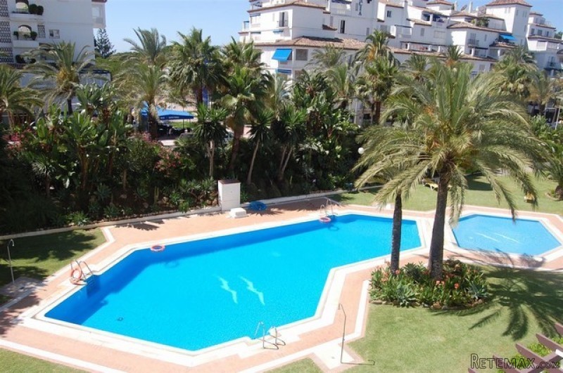 2 Bedroom Middle Floor Apartment