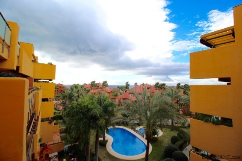 2 Bedroom Middle Floor Apartment