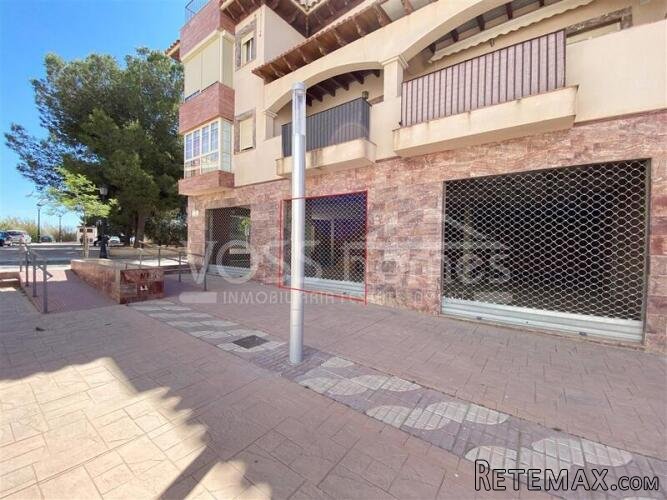 NEW LISTING TO VOSS HOMES - Commercial unit of 80m2 located.. - 2