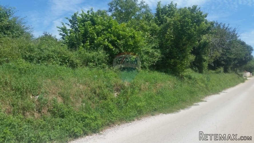 PREDIVNA PARCELA U BLIZINI LABINA!