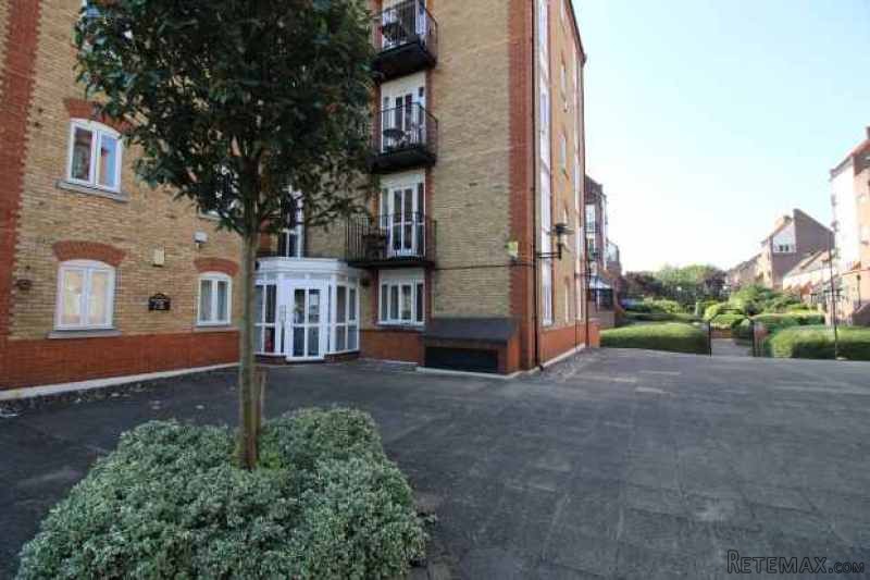2 bedroom, Flat house for sale