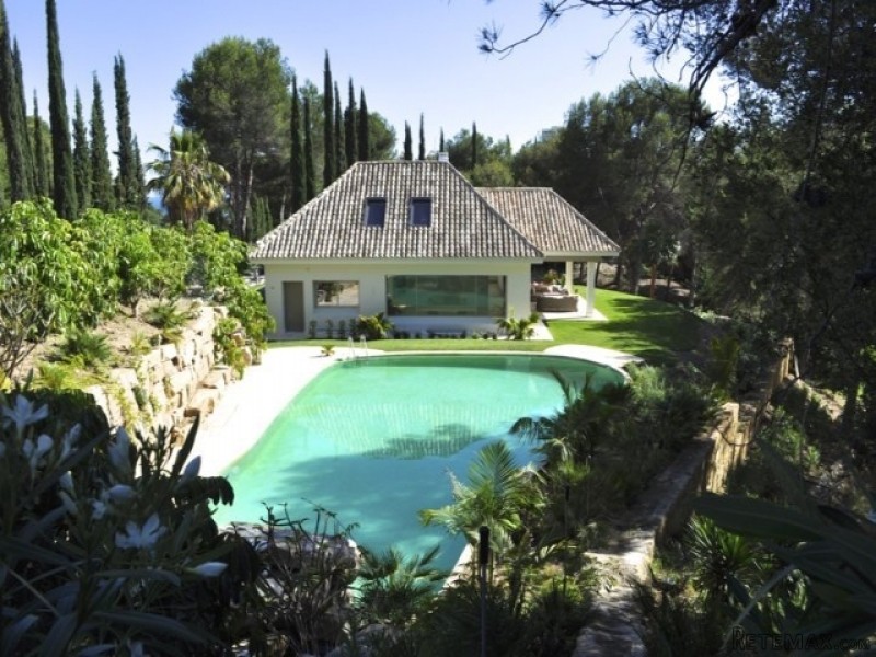 5 Bedroom Villa For Sale Situated In..
