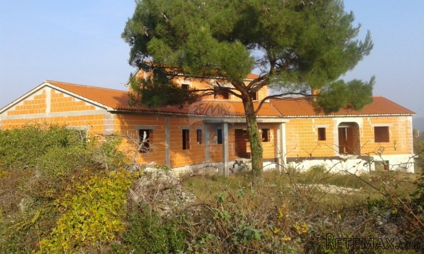 Rovinjsko selo, stambeno-poslovna zgrada na rubu naselja - 2