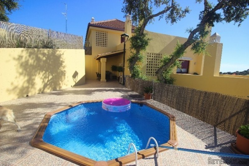 2 Bedroom Middle Floor Apartment