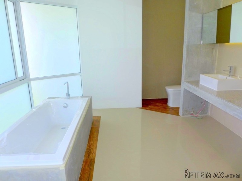Brand-new designer 2 bedroom pool home..