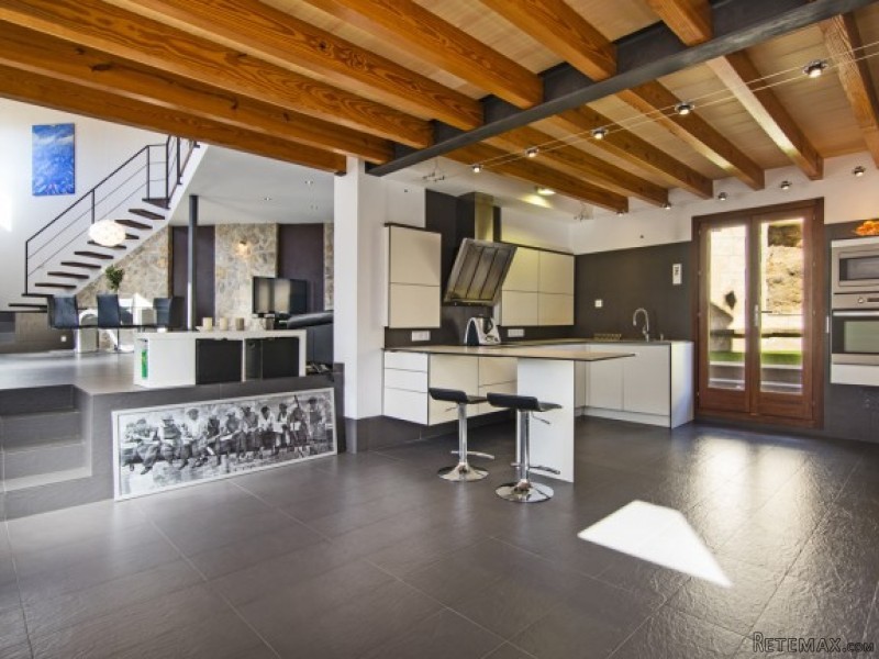 Modern Spacious House At The Outskirts..