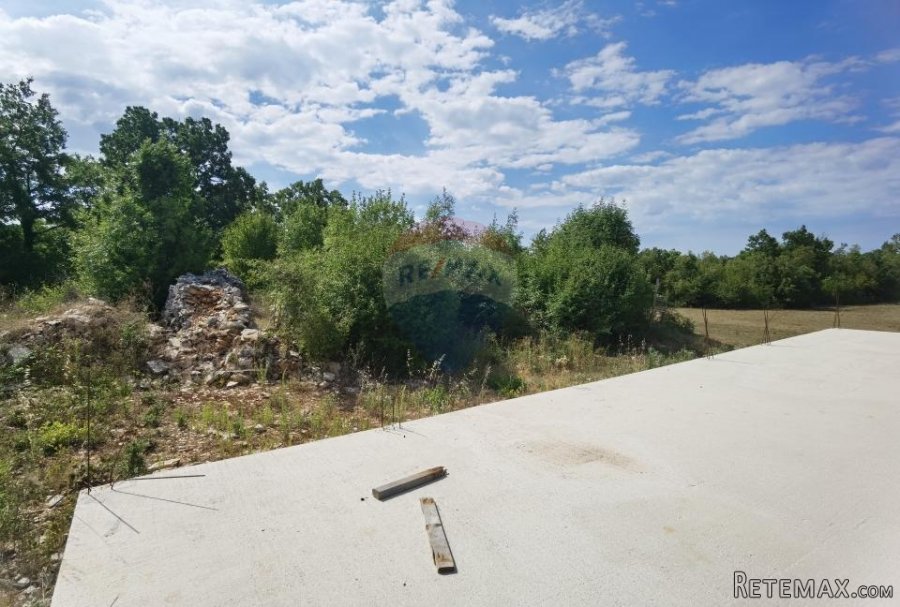 ISTRA, 2 h -poljoprivrednog zemljišta sa započetom gradnjom - 6