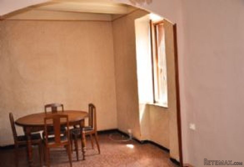 Pretty Village House To Update With 3.. - 2