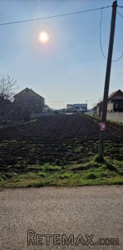Prodajem plac u Novim Banovcima